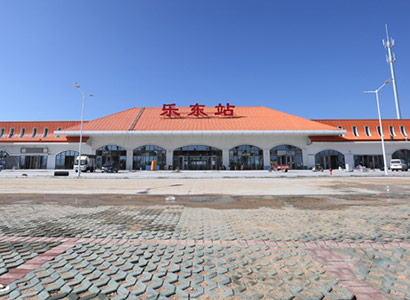 項(xiàng)目包括海南西環(huán)高鐵10個(gè)站點(diǎn)（下圖為站點(diǎn)之一“樂(lè)東站”），客戶定制520個(gè)鍍鋅井蓋，項(xiàng)目較高...